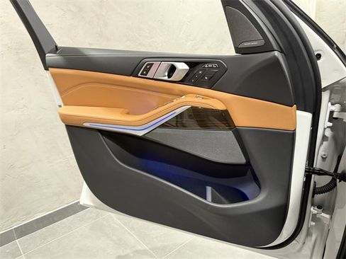 Certified 2024 BMW X7 xDrive40i w/ M Sport Package image 24