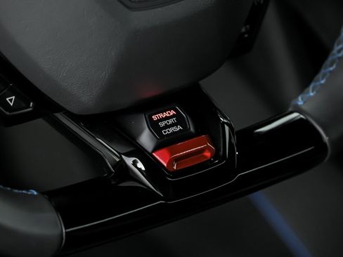 Used 2020 Lamborghini Huracan EVO image 30