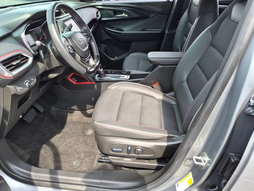 Used 2023 Chevrolet TrailBlazer RS FWD image 26