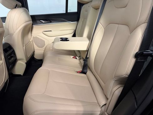 Certified 2025 Jeep Grand Cherokee Limited w/ Luxury Tech Group II AWD/4WD image 18
