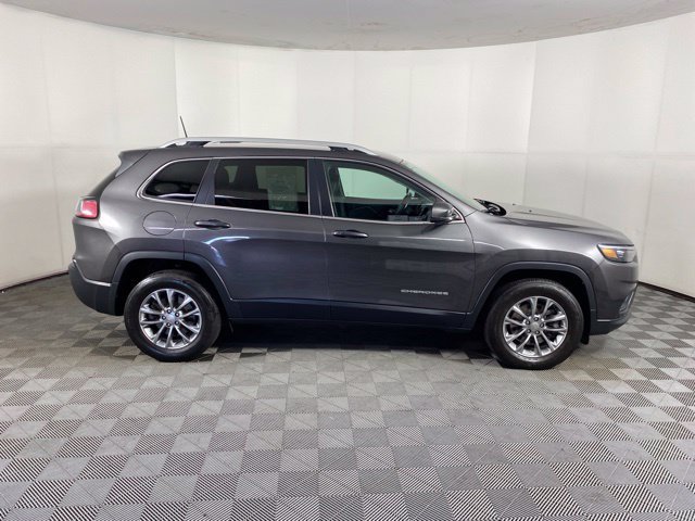 Used 2019 Jeep Cherokee Latitude Plus w/ Cold Weather Group AWD/4WD image 6