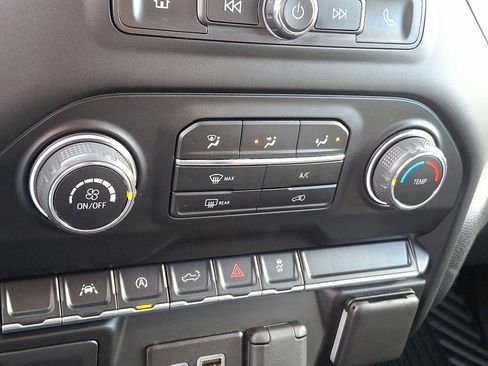 Used 2022 Chevrolet Silverado 1500 Custom image 16