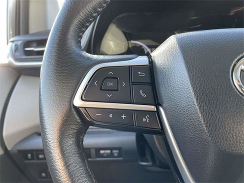 Used 2022 Toyota Sienna XLE image 26