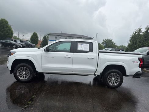 Used 2023 Chevrolet Colorado LT w/ LT Convenience Package II AWD/4WD image 2