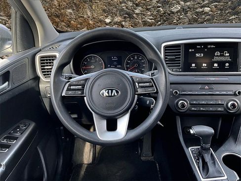 Used 2022 Kia Sportage LX image 5