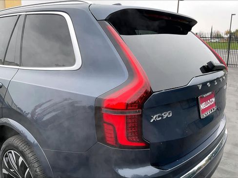 New 2026 Volvo XC90 B5 Plus image 25