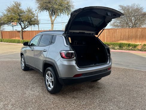 Used 2023 Jeep Compass Latitude image 14