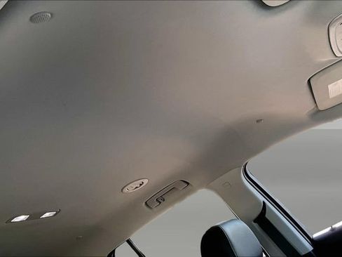 Used 2021 Chevrolet Traverse RS AWD/4WD image 22