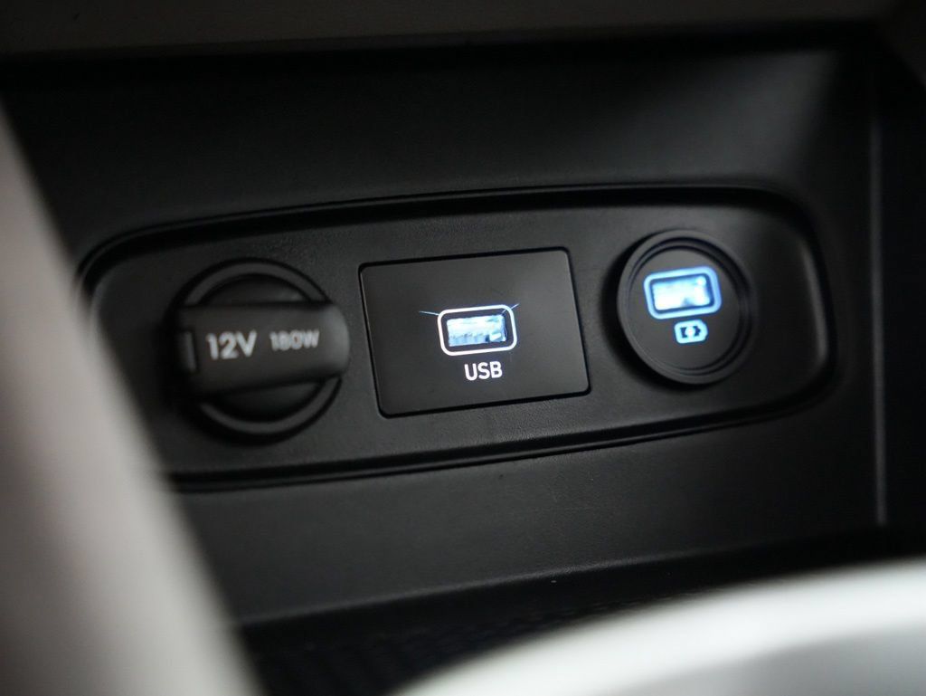 Used 2020 Hyundai Venue SEL FWD image 25