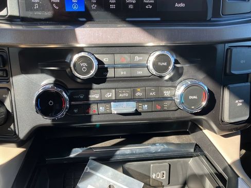 New 2026 Ford F250 Platinum w/ Platinum Plus Package AWD/4WD image 24