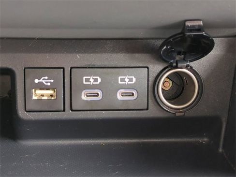 Used 2023 Toyota Highlander LE image 21