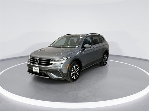 Used 2022 Volkswagen Tiguan S image 3