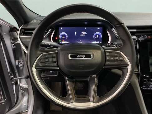 Used 2022 Jeep Grand Cherokee Altitude image 13