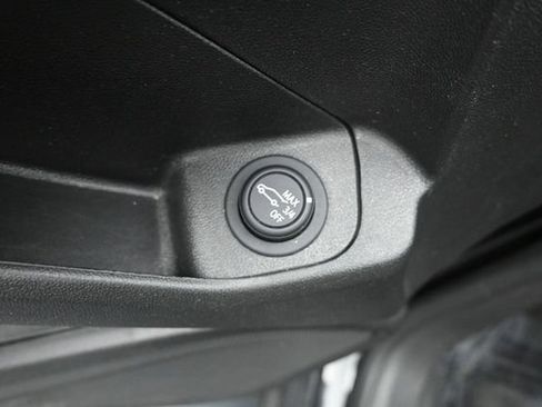Used 2024 GMC Terrain SLT AWD/4WD image 13