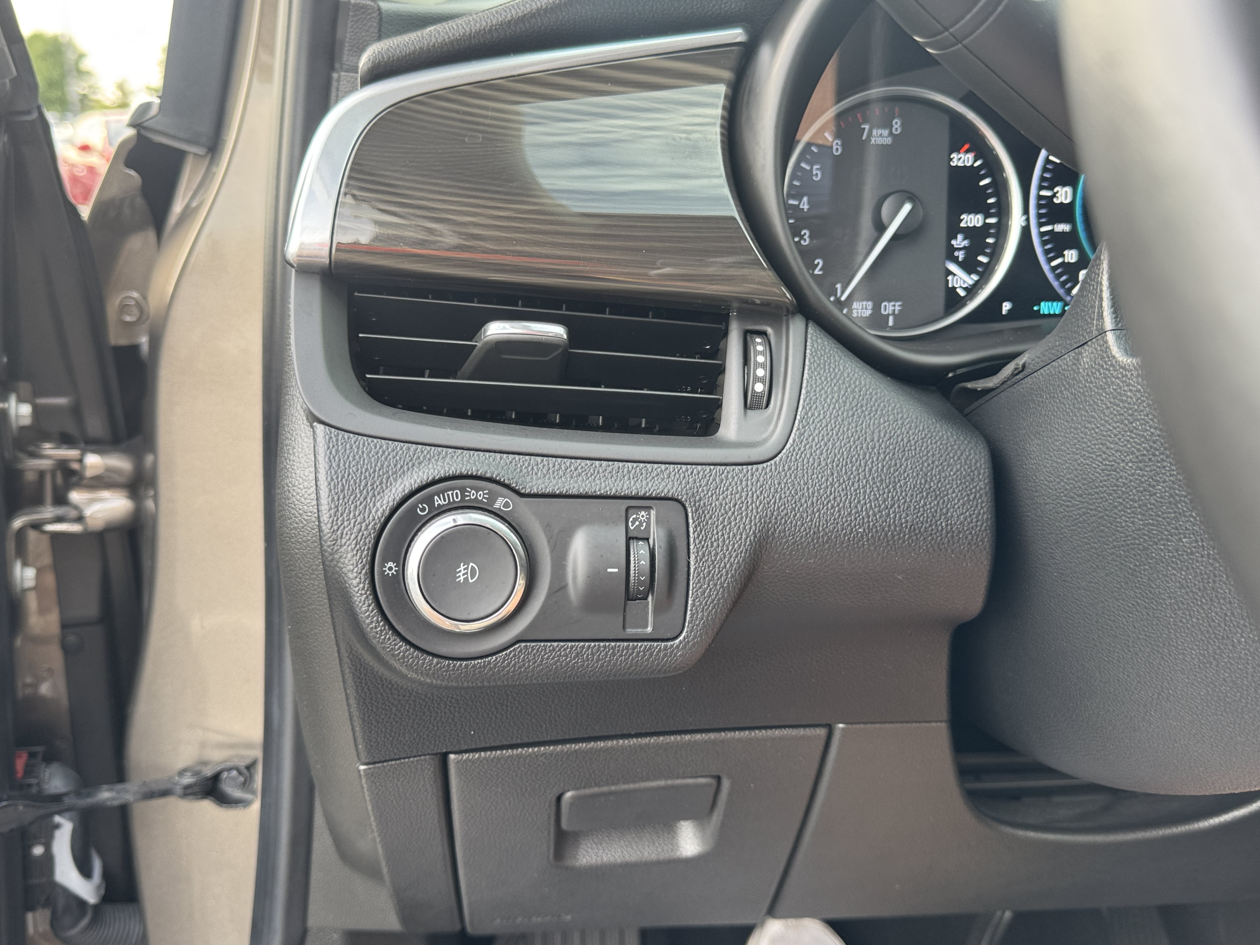 Used 2019 Buick Envision Premium AWD/4WD image 22