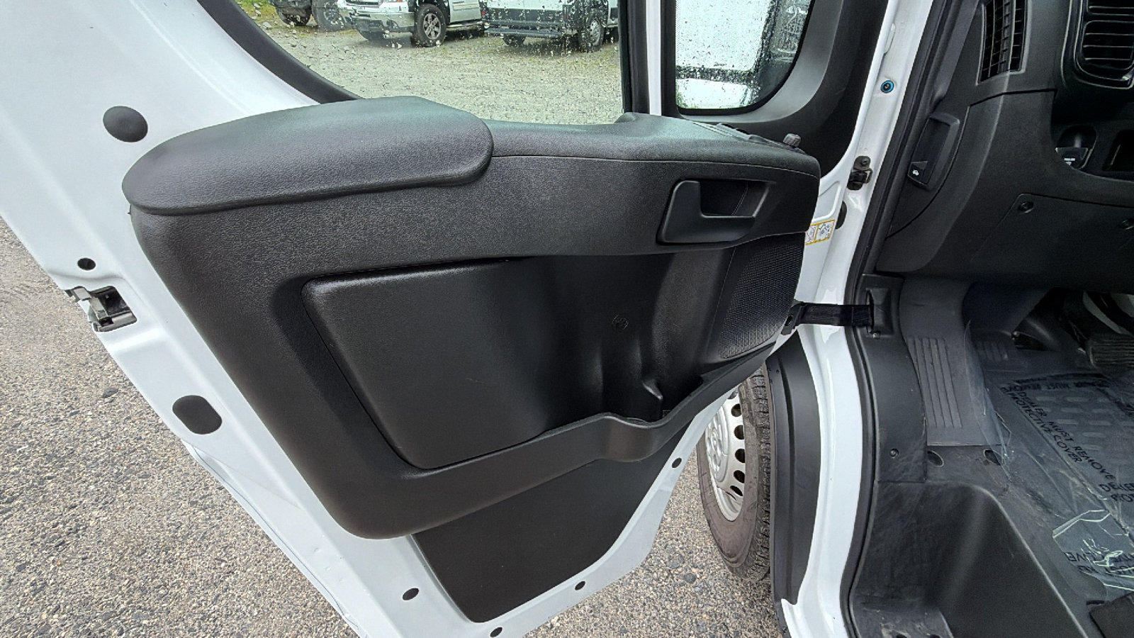Used 2024 RAM ProMaster 2500 w/ Convenience Group FWD image 15