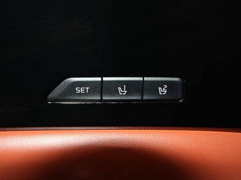 Used 2022 Kia Carnival SX Prestige FWD image 9