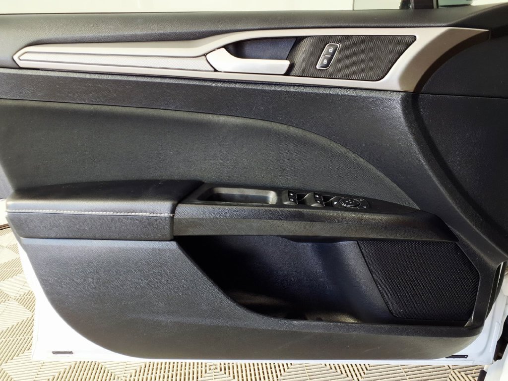 Used 2018 Ford Fusion SE FWD image 8