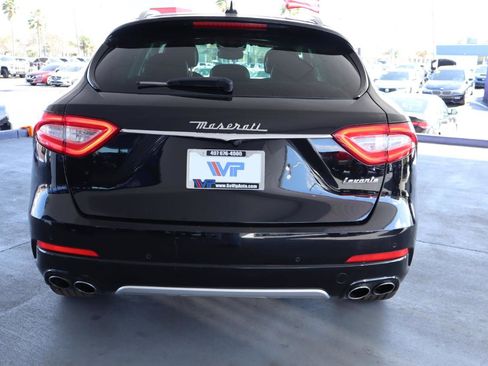Used 2017 Maserati Levante w/ Luxury Package image 8