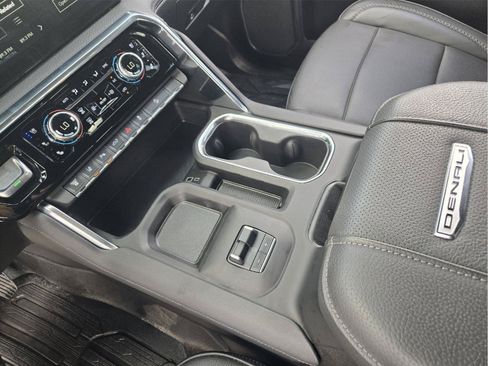 Used 2025 GMC Sierra 2500 Denali w/ Denali Reserve Package AWD/4WD image 18