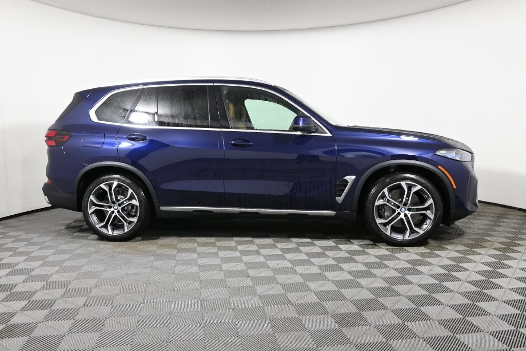Used 2026 BMW X5 xDrive50e w/ Climate Comfort Package AWD/4WD image 8