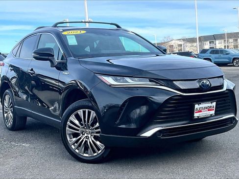 Used 2021 Toyota Venza XLE image 2