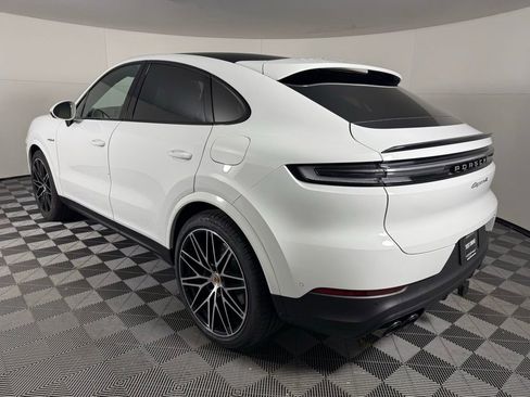 New 2026 Porsche Cayenne S image 3
