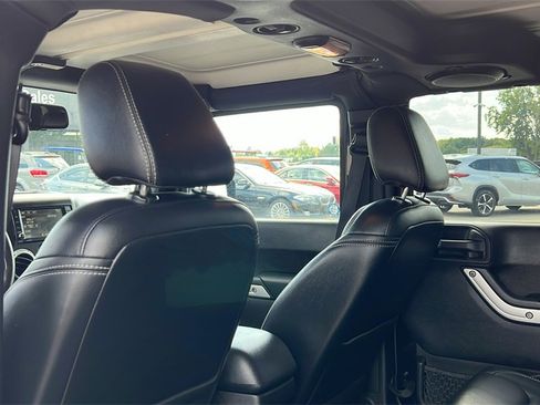 Used 2014 Jeep Wrangler Unlimited Rubicon w/ Dual Top Group image 31