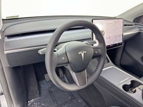Used 2025 Tesla Model Y Long Range image 14