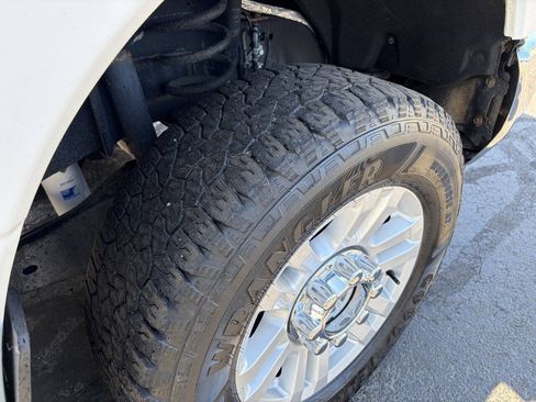Used 2017 Ford F250 XLT AWD/4WD image 11
