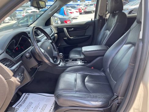 Used 2016 Chevrolet Traverse LT w/ Style and Technology Package FWD image 11