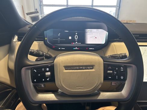 Used 2024 Land Rover Range Rover Long Wheelbase SE image 9