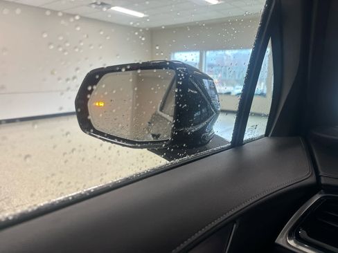 Used 2024 Cadillac XT6 Luxury image 25