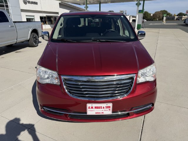 Used 2014 Chrysler Town & Country Touring-L FWD image 2