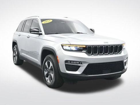 Used 2023 Jeep Grand Cherokee 4WD 4xe image 3