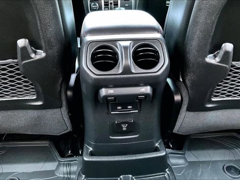 Certified 2025 Jeep Wrangler Unlimited Rubicon w/ Convenience Group AWD/4WD image 20