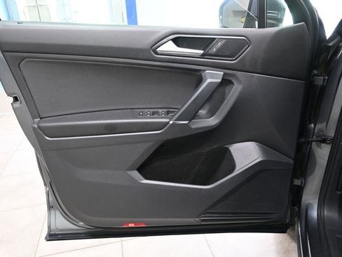 Used 2018 Volkswagen Tiguan SE w/ Panoramic Sunroof Package AWD/4WD image 6