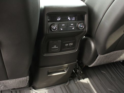 Used 2022 GMC Acadia Denali w/ Denali Ultimate Package AWD/4WD image 20