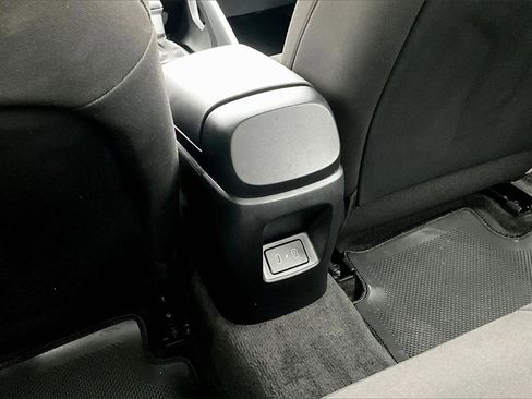 Certified 2025 Hyundai Elantra Sport image 33