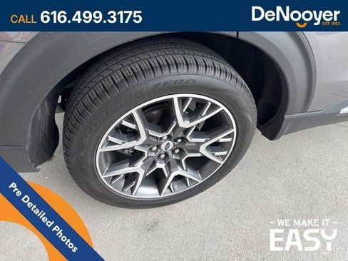 Used 2025 Ford Explorer Platinum w/ Ultimate Package AWD/4WD image 7