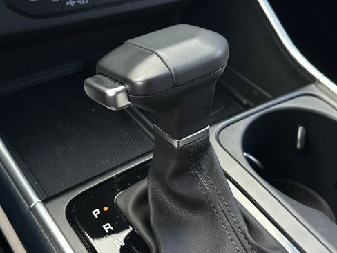 Used 2026 Kia Carnival EX image 24