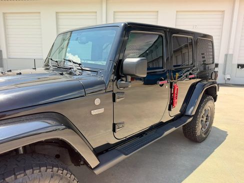 Used 2017 Jeep Wrangler Unlimited Sahara AWD/4WD image 15