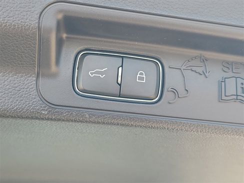 Used 2022 Ford Explorer Limited w/ Equipment Group 301A image 10