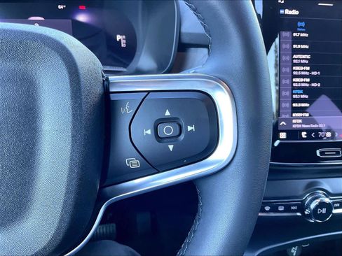 Used 2023 Volvo XC40 Recharge Plus image 22