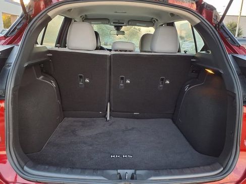 Used 2023 Nissan Kicks SR w/ SR Premium Package FWD image 8