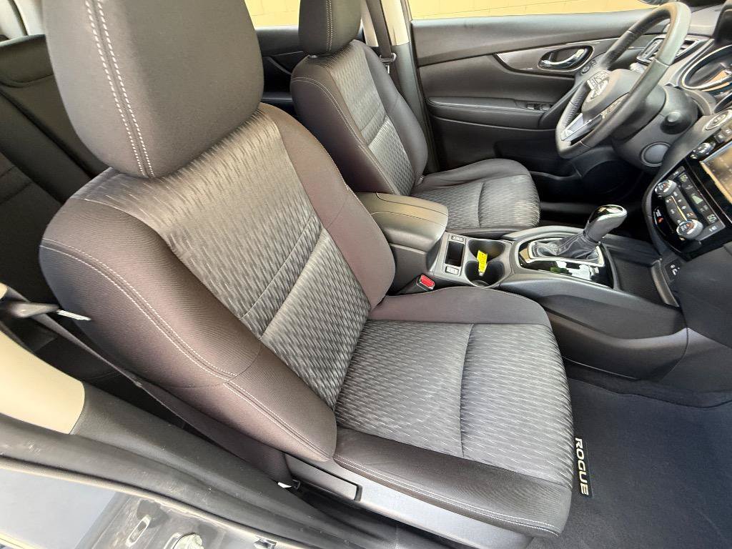 Used 2019 Nissan Rogue SV FWD image 18