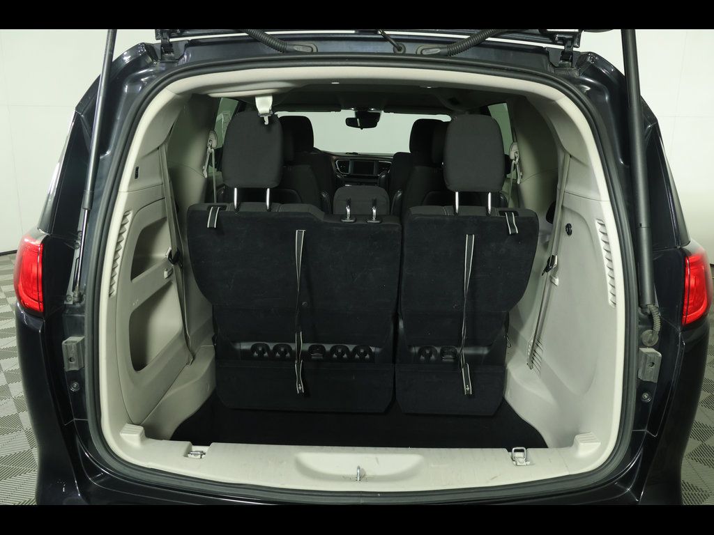 Used 2023 Chrysler Voyager LX FWD image 11
