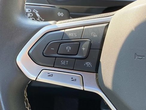 Used 2024 Volkswagen Tiguan SE AWD/4WD image 18