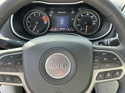 Used 2021 Jeep Cherokee Limited image 11