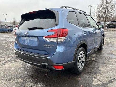 Used 2023 Subaru Forester Premium image 11